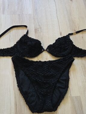 Black Women's Textured Bikini Set
